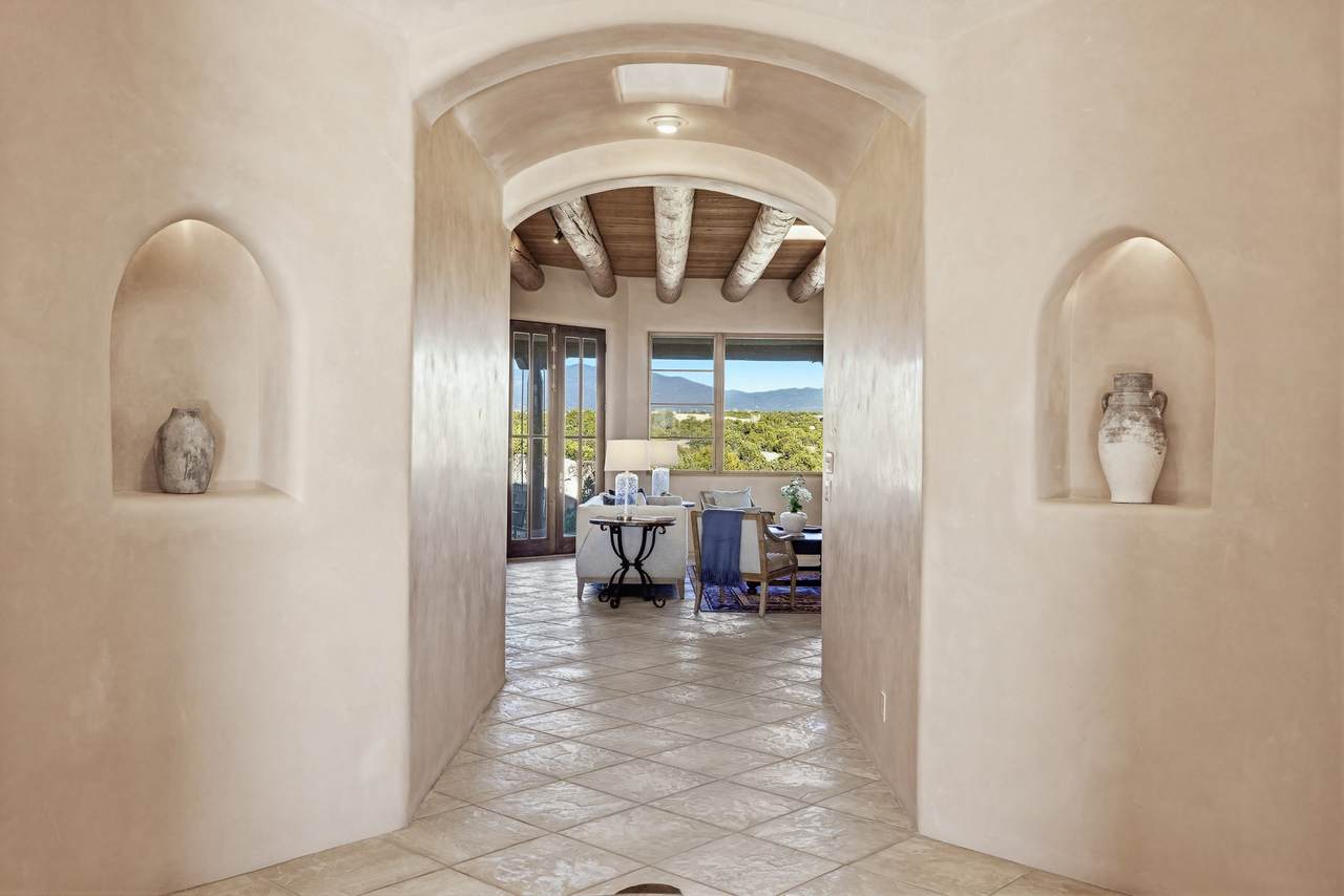 https://bt-photos.global.ssl.fastly.net/santafe/1280_boomver_1_202600387-2.jpg