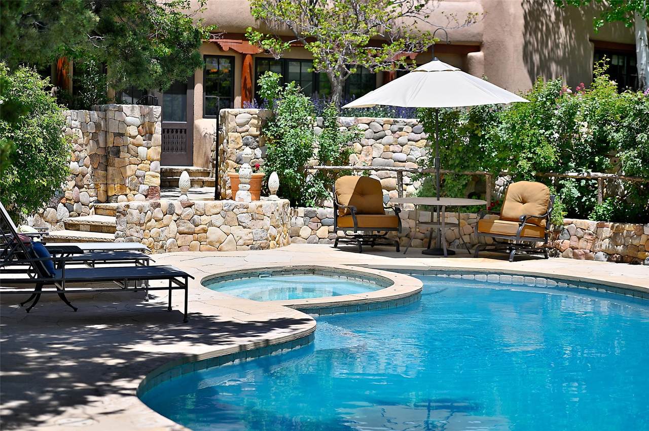 196 Circle Drive - Photo 1