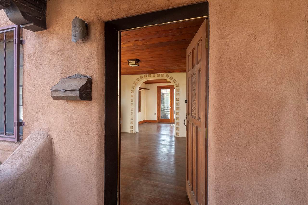 https://bt-photos.global.ssl.fastly.net/santafe/1280_boomver_1_202600616-2.jpg