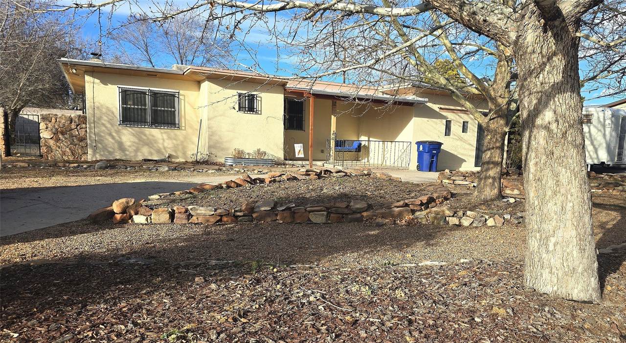 801 Sunset Drive - Photo 1