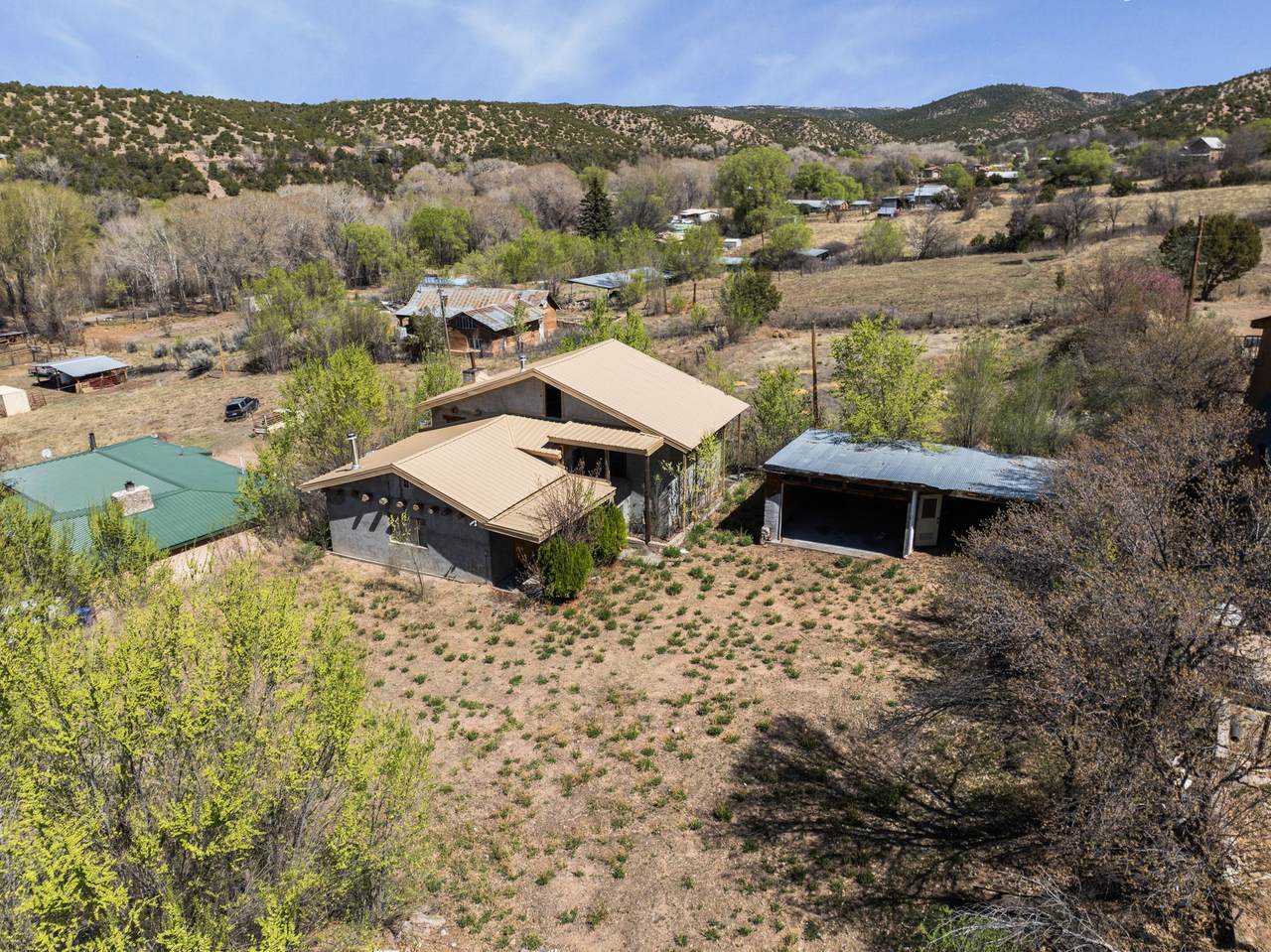 https://bt-photos.global.ssl.fastly.net/santafe/1280_boomver_1_202600775-2.jpg