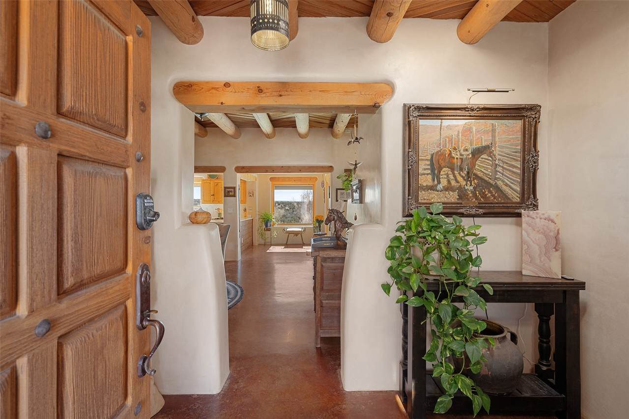 https://bt-photos.global.ssl.fastly.net/santafe/1280_boomver_1_202600792-2.jpg