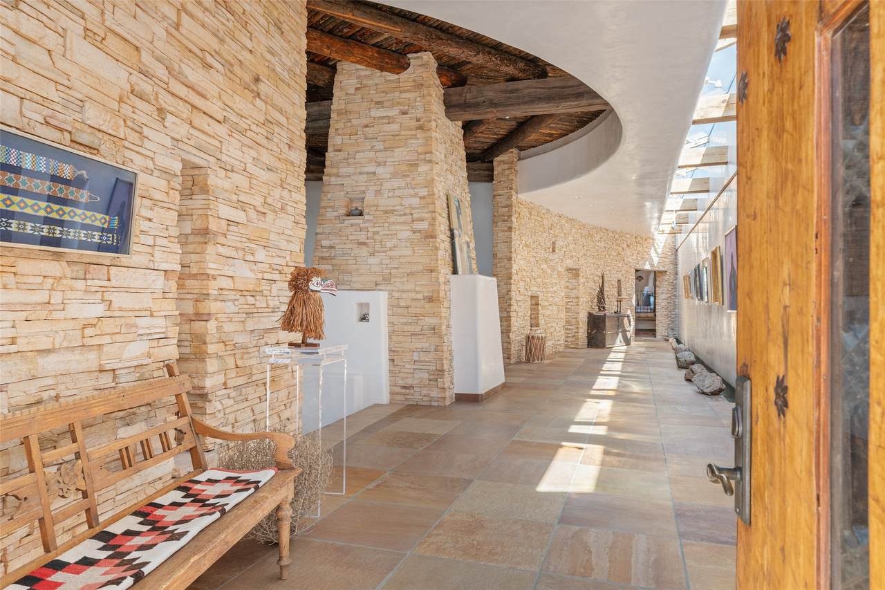 https://bt-photos.global.ssl.fastly.net/santafe/1280_boomver_1_202600903-2.jpg