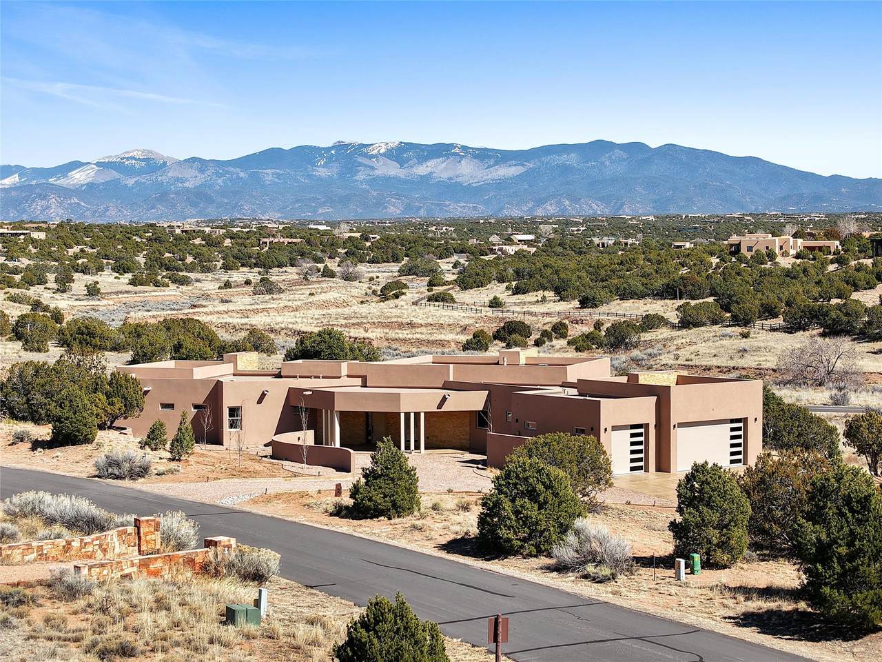 https://bt-photos.global.ssl.fastly.net/santafe/1280_boomver_1_202600957-2.jpg