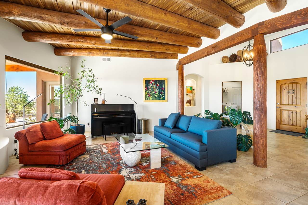https://bt-photos.global.ssl.fastly.net/santafe/1280_boomver_1_202601019-2.jpg
