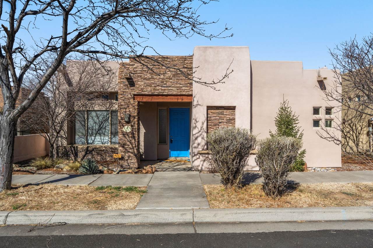 11 Sobradora Drive - Photo 1
