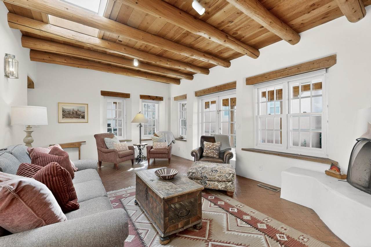 334 Otero - Photo 1