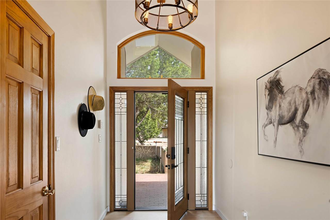 https://bt-photos.global.ssl.fastly.net/santafe/1280_boomver_1_202601070-2.jpg