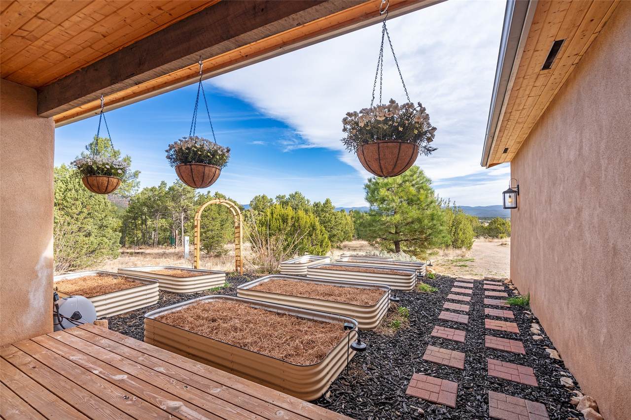 https://bt-photos.global.ssl.fastly.net/santafe/1280_boomver_1_202601109-2.jpg