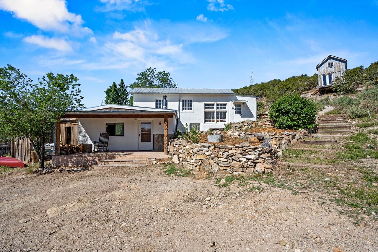 6 Harvey - Photo 1