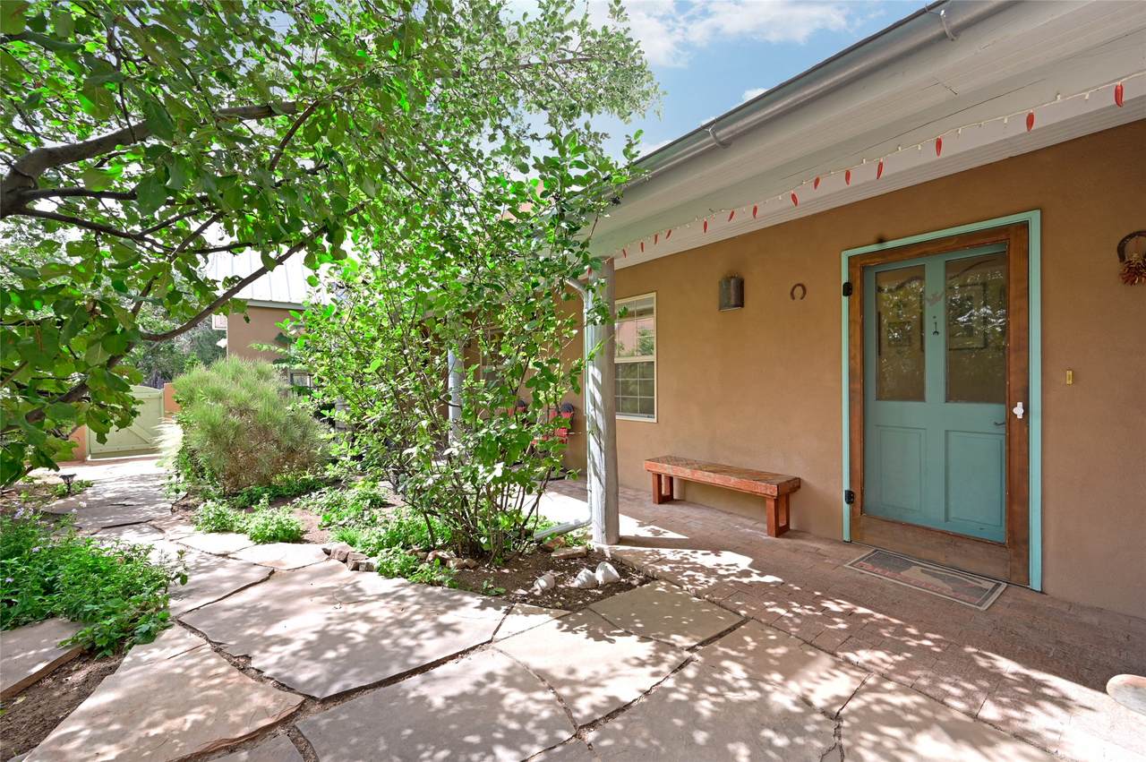 933 Nicole Place - Photo 1