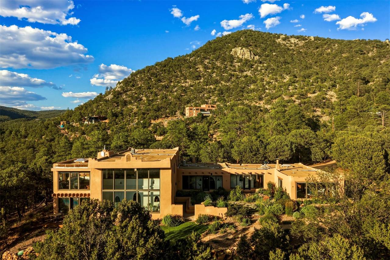 https://bt-photos.global.ssl.fastly.net/santafe/1280_boomver_1_202601409-2.jpg