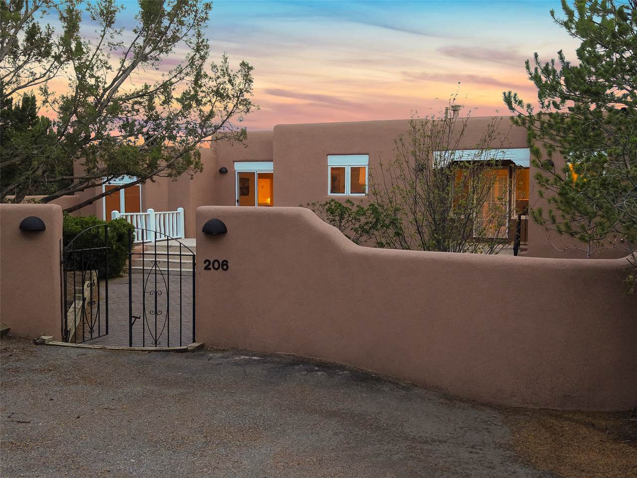 https://bt-photos.global.ssl.fastly.net/santafe/1280_boomver_1_202601518-2.jpg
