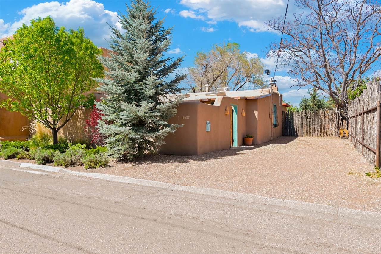 104 Jimenez Street - Photo 1