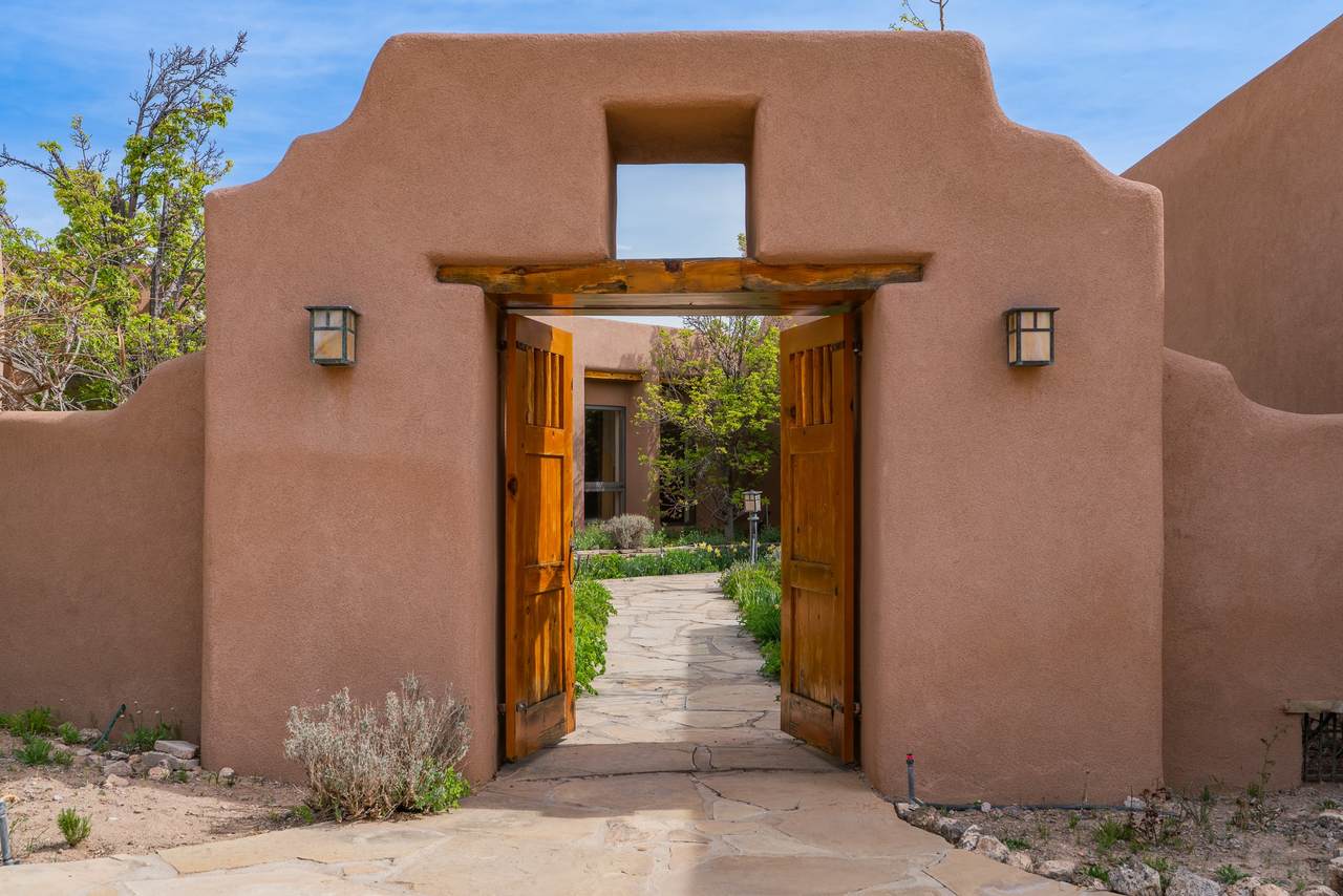 https://bt-photos.global.ssl.fastly.net/santafe/1280_boomver_1_202601669-2.jpg