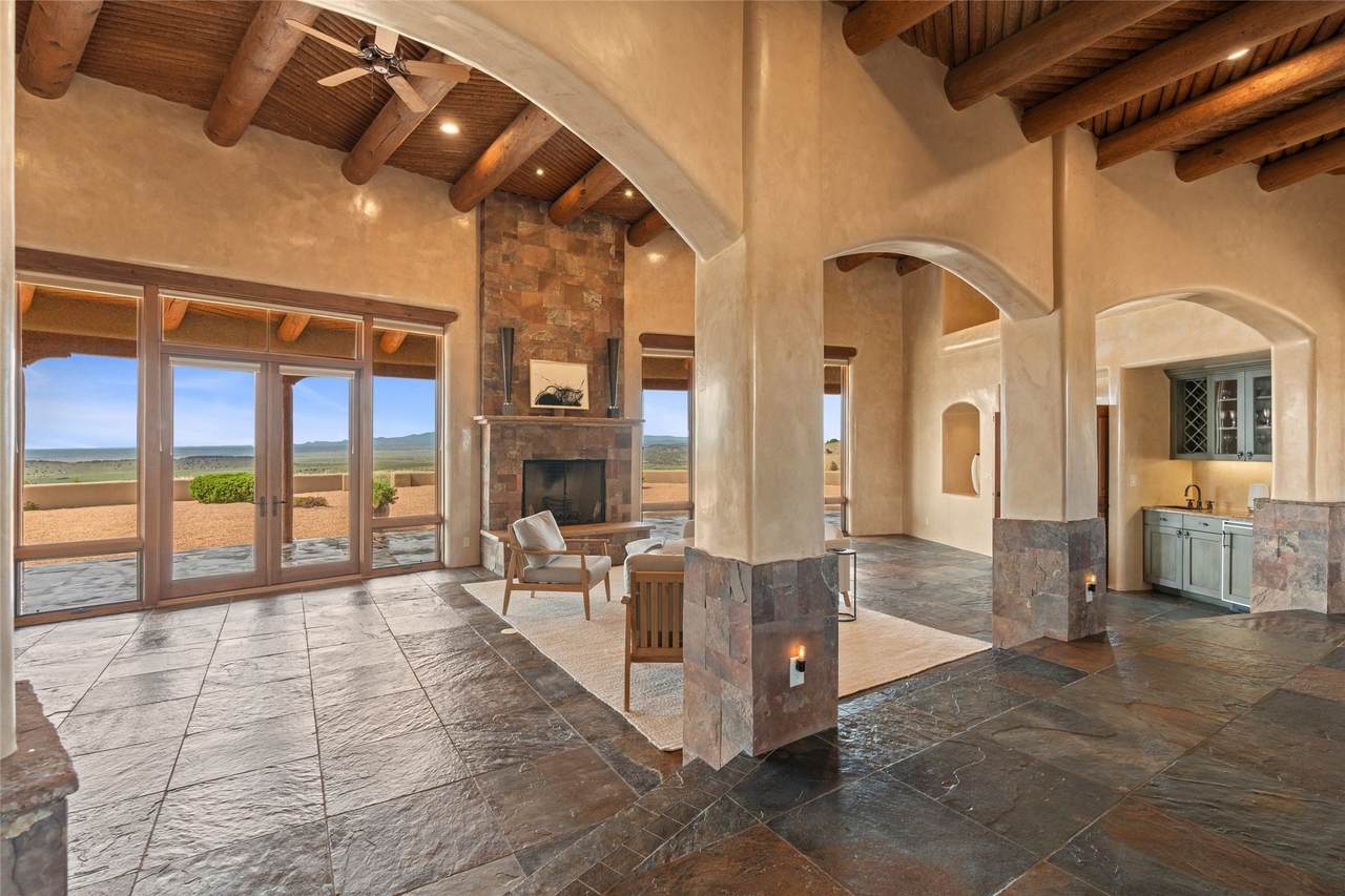 https://bt-photos.global.ssl.fastly.net/santafe/1280_boomver_1_202602382-2.jpg