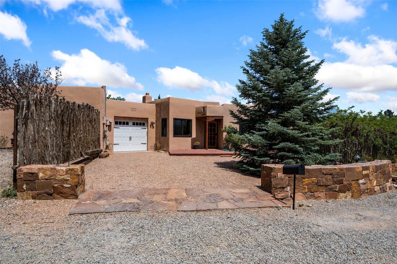 121 Del Rio Dr - Photo 1