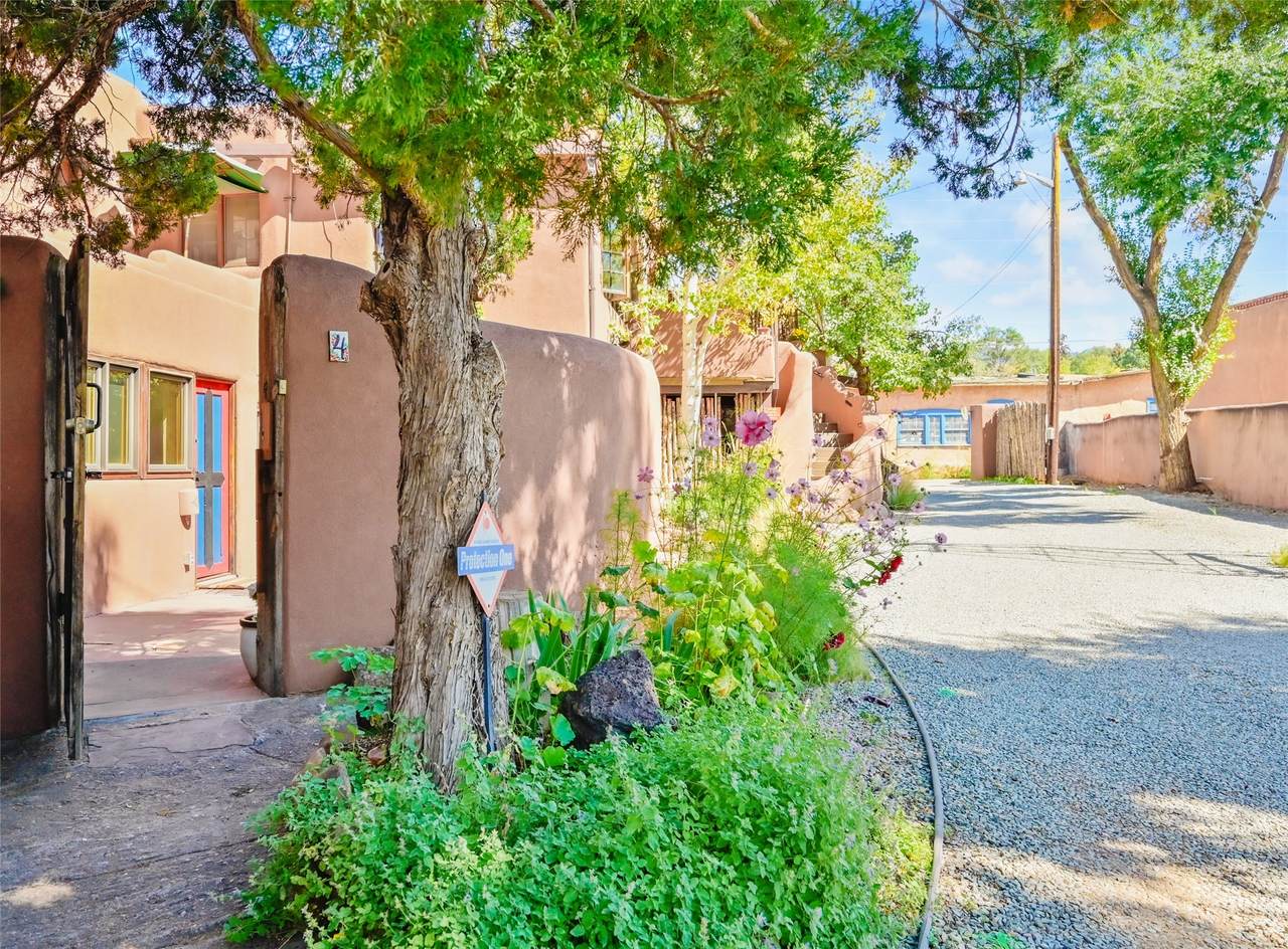 632 Old Santa Fe Trail - Photo 1