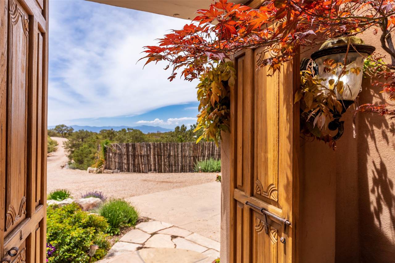 https://bt-photos.global.ssl.fastly.net/santafe/1280_boomver_1_202602635-2.jpg
