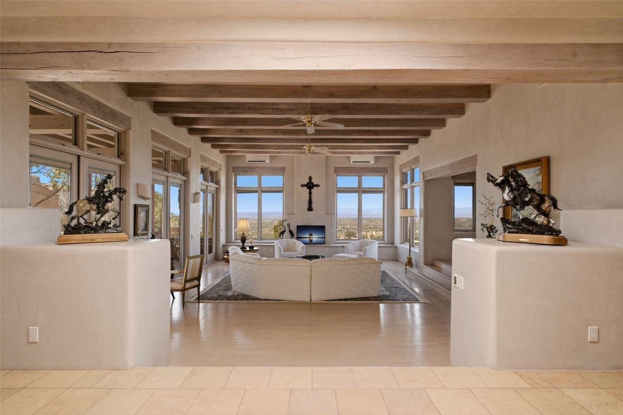 https://bt-photos.global.ssl.fastly.net/santafe/1280_boomver_1_202602690-2.jpg