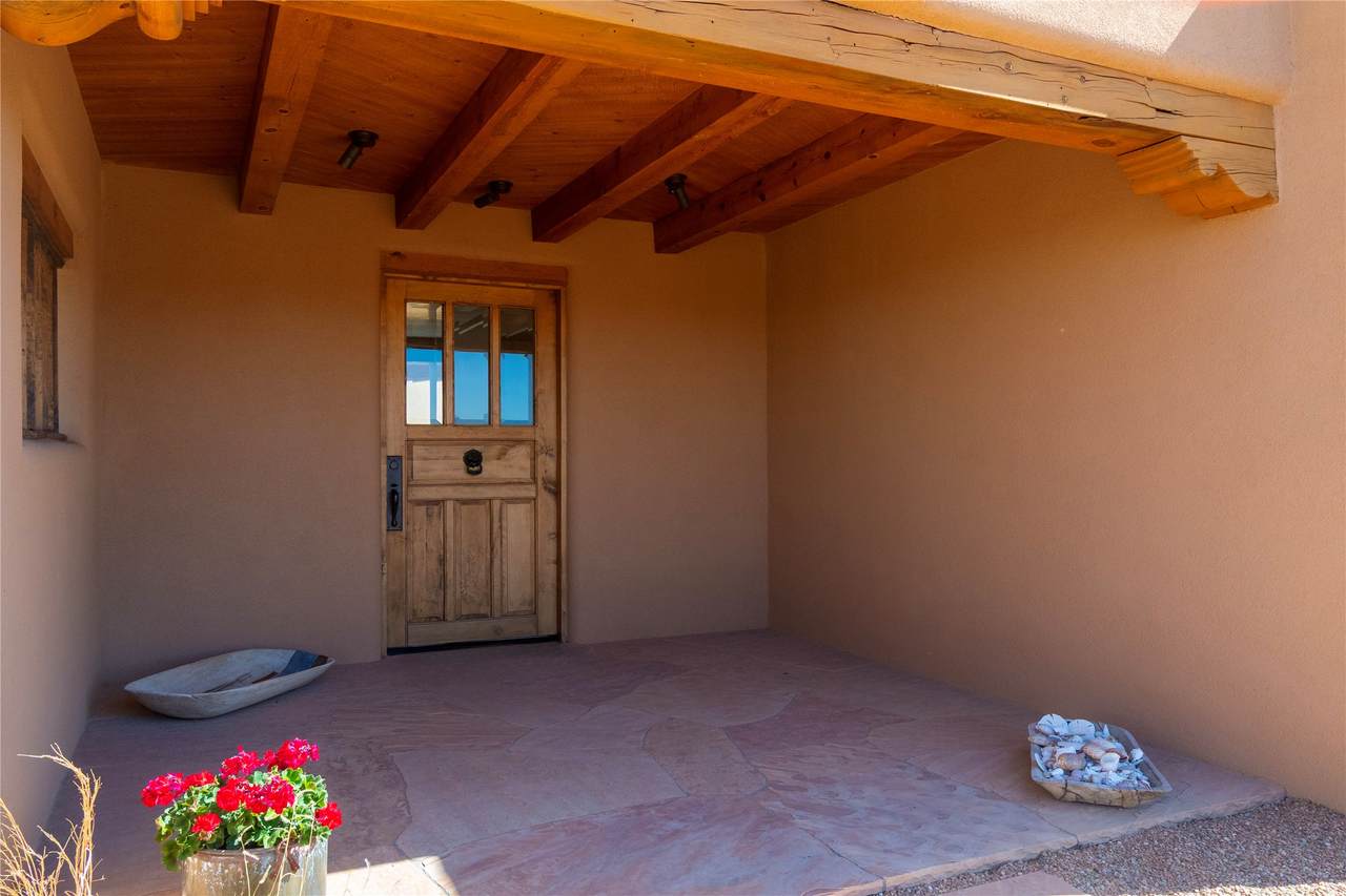 https://bt-photos.global.ssl.fastly.net/santafe/1280_boomver_1_202602724-2.jpg