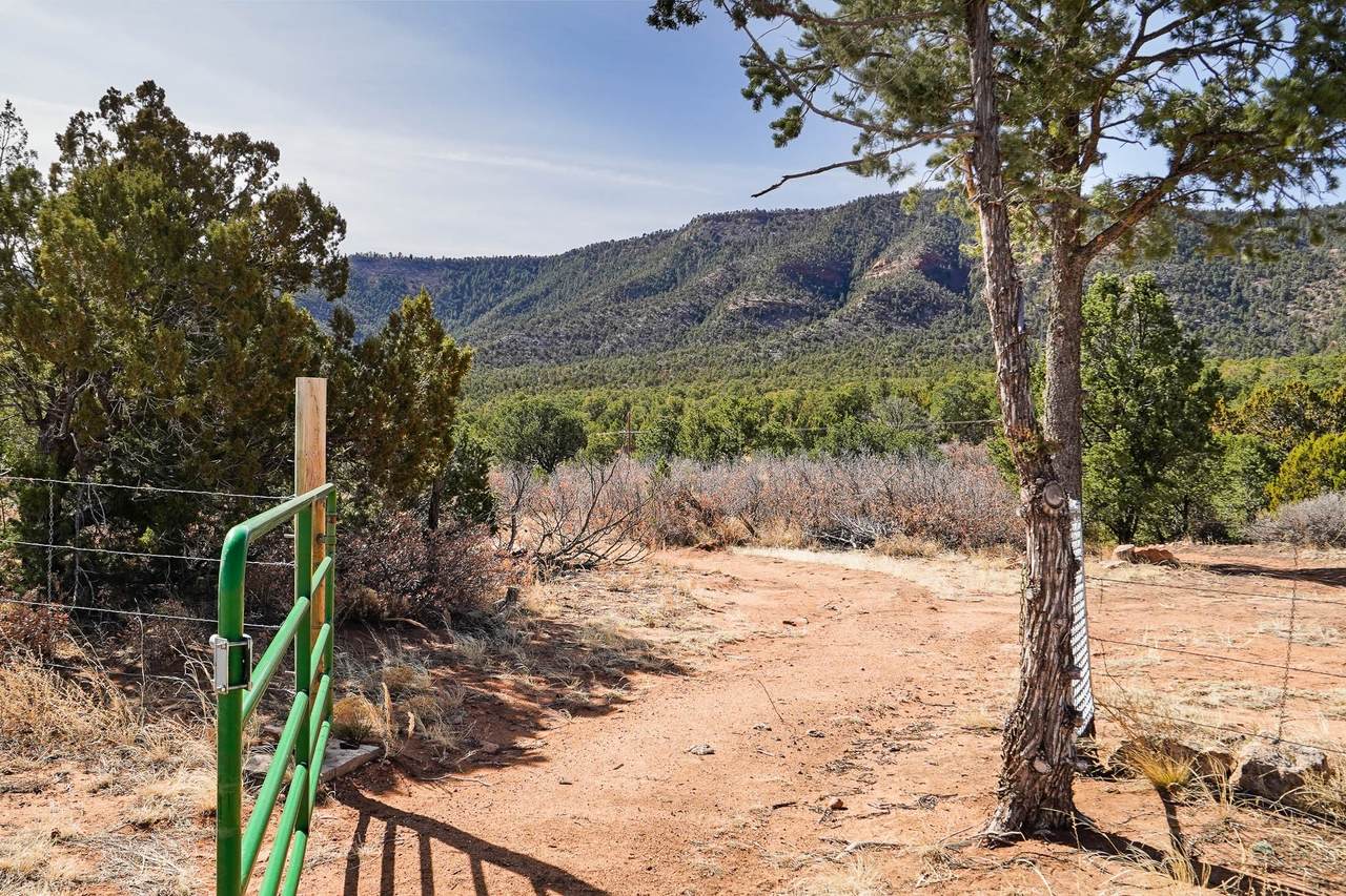 https://bt-photos.global.ssl.fastly.net/santafe/1280_boomver_1_202602814-2.jpg