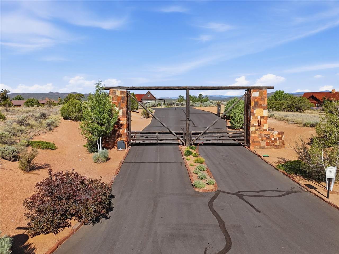 https://bt-photos.global.ssl.fastly.net/santafe/1280_boomver_1_202602817-2.jpg