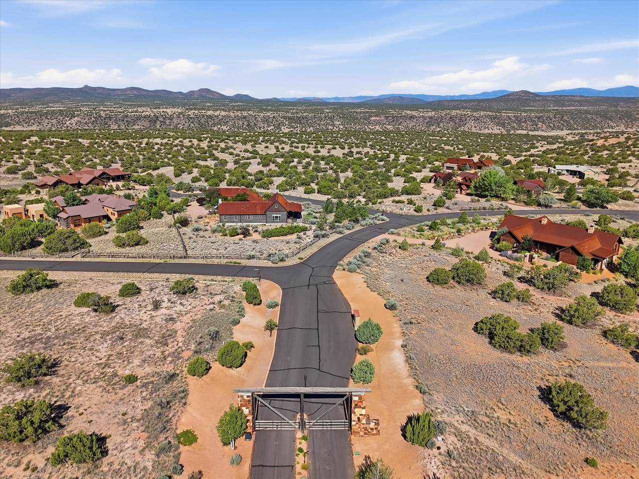 https://bt-photos.global.ssl.fastly.net/santafe/1280_boomver_1_202602817-2.jpg