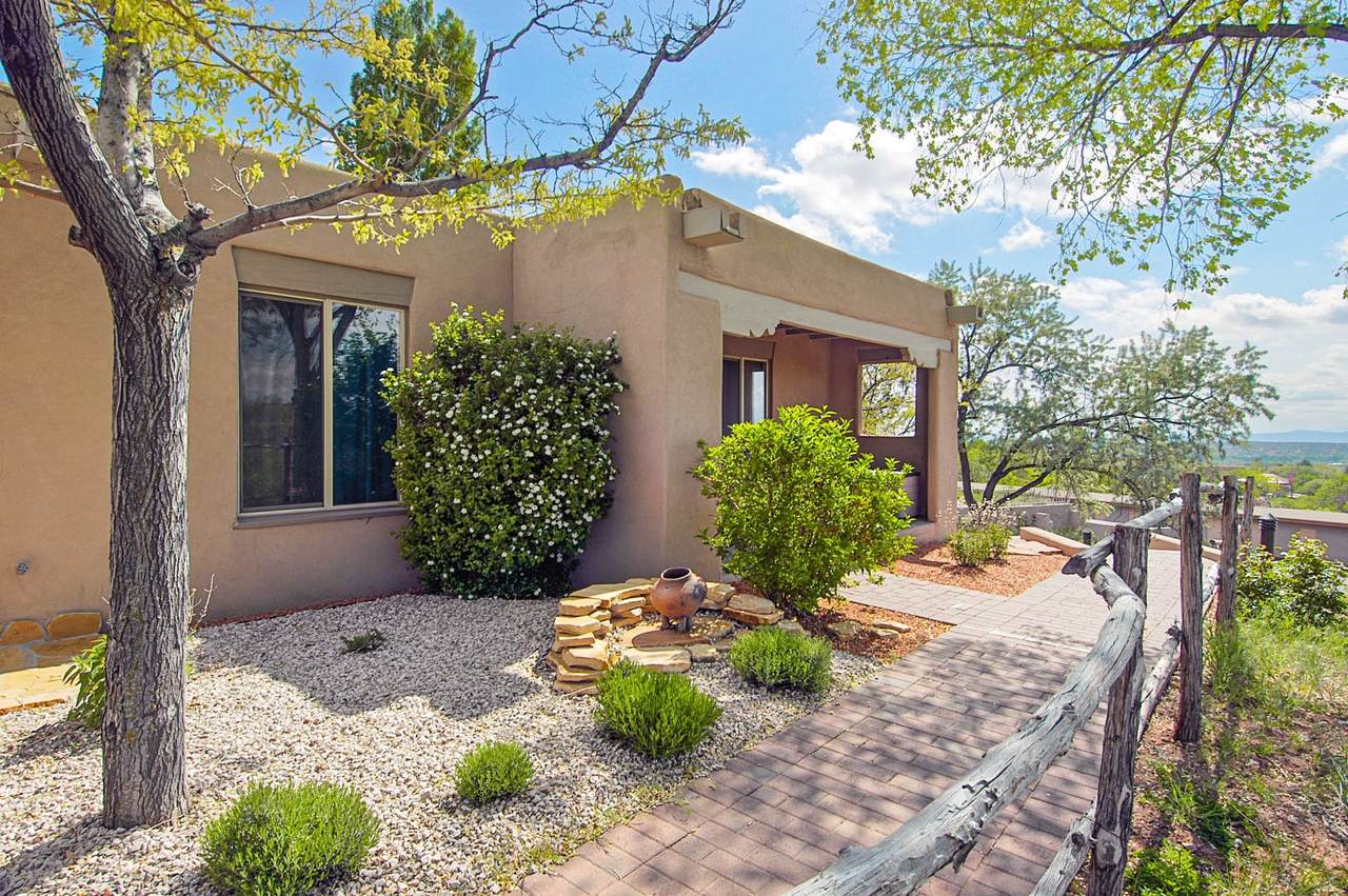 320 Artist Road - Photo 1