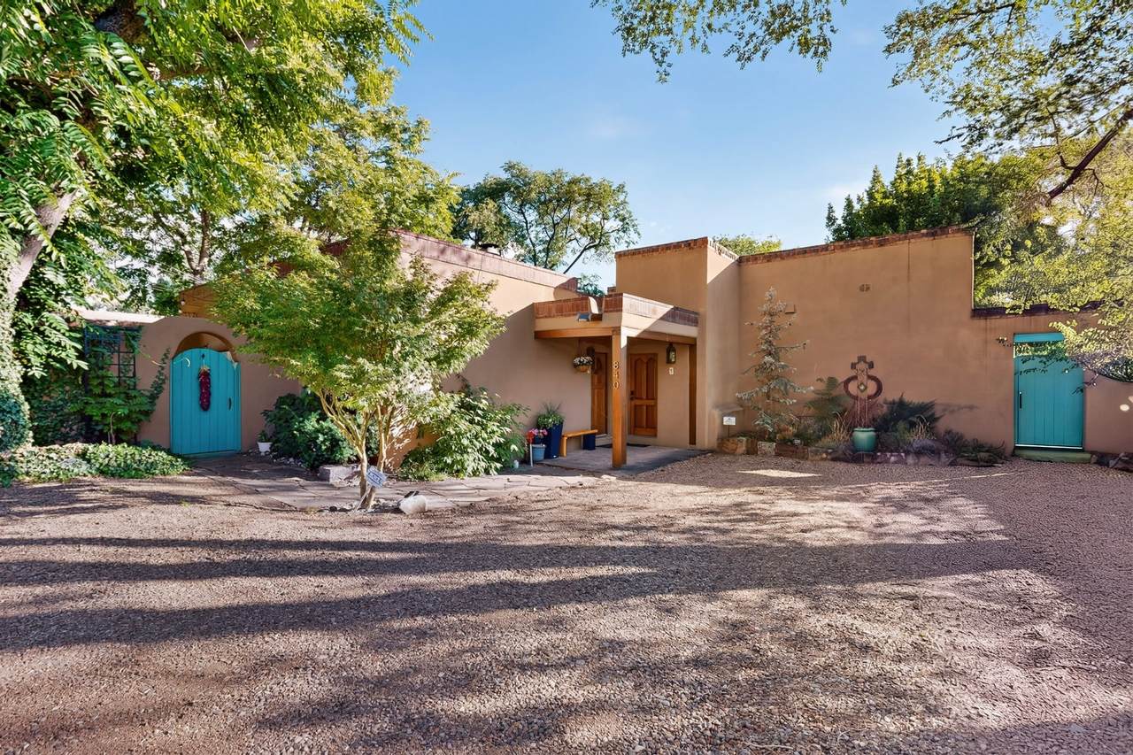 840 Palace - Photo 1
