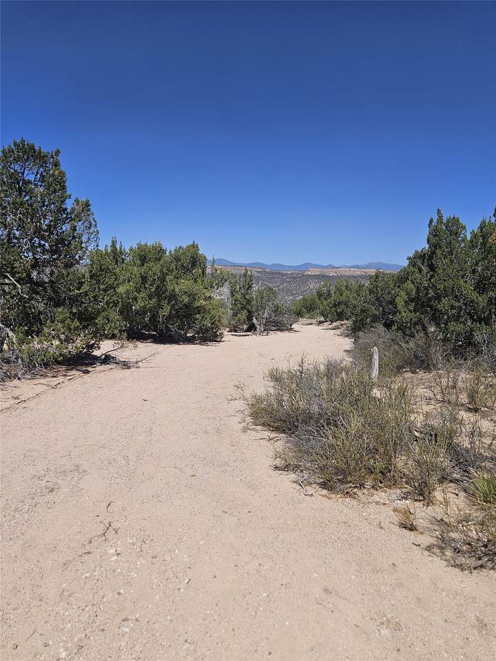 https://bt-photos.global.ssl.fastly.net/santafe/1280_boomver_1_202602932-2.jpg