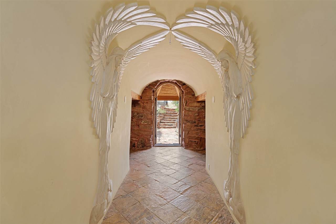 https://bt-photos.global.ssl.fastly.net/santafe/1280_boomver_1_202602939-2.jpg