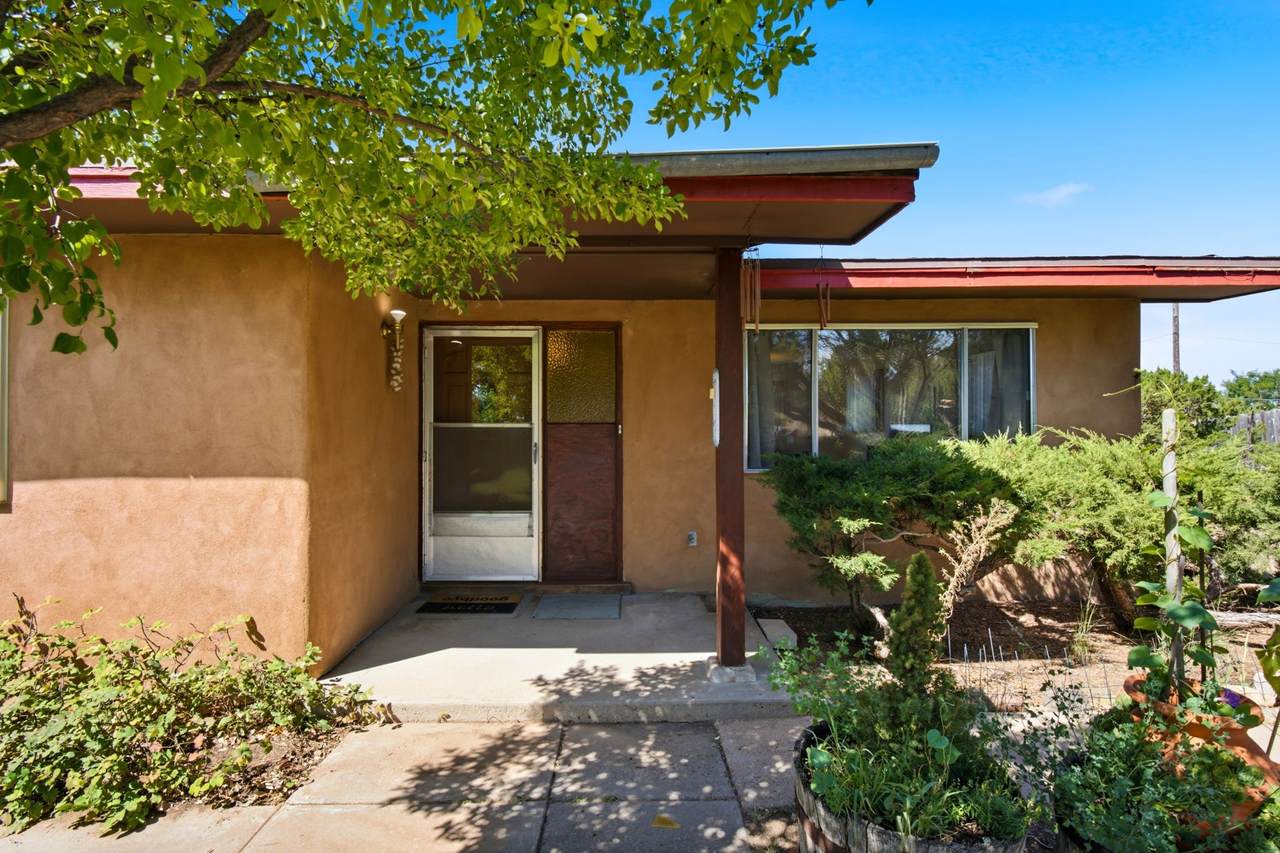 2952 Richards Avenue - Photo 1