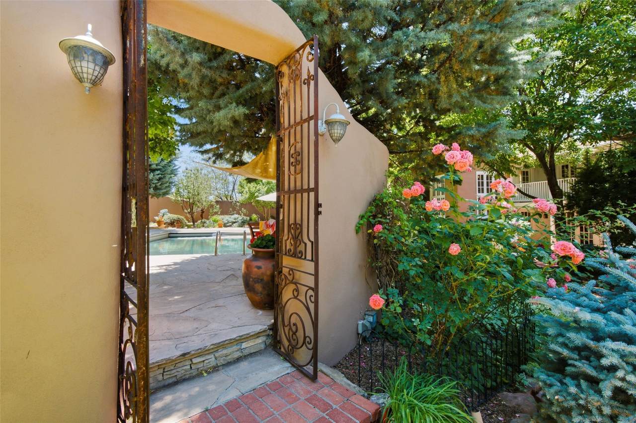 https://bt-photos.global.ssl.fastly.net/santafe/1280_boomver_1_202602990-2.jpg