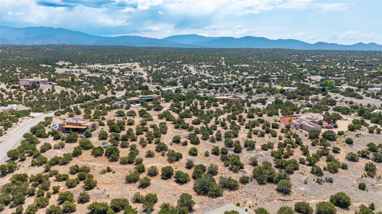 https://bt-photos.global.ssl.fastly.net/santafe/1280_boomver_1_202603048-2.jpg