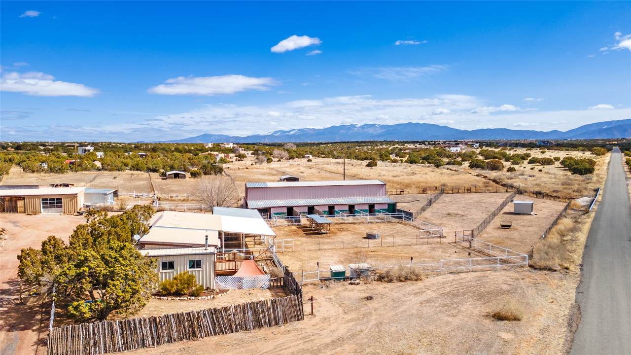 https://bt-photos.global.ssl.fastly.net/santafe/1280_boomver_1_202603084-2.jpg
