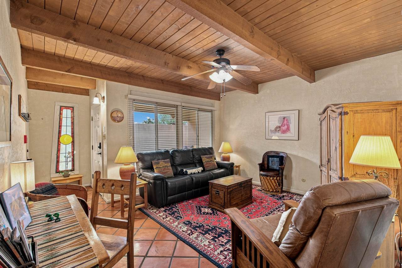 320 Artist Road - Photo 1