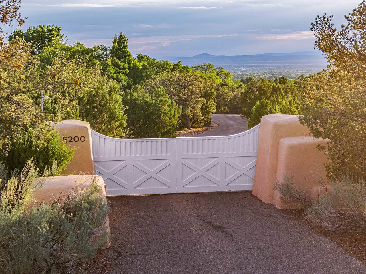 https://bt-photos.global.ssl.fastly.net/santafe/1280_boomver_1_202603133-2.jpg