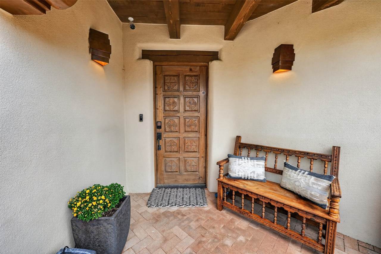https://bt-photos.global.ssl.fastly.net/santafe/1280_boomver_1_202603168-2.jpg