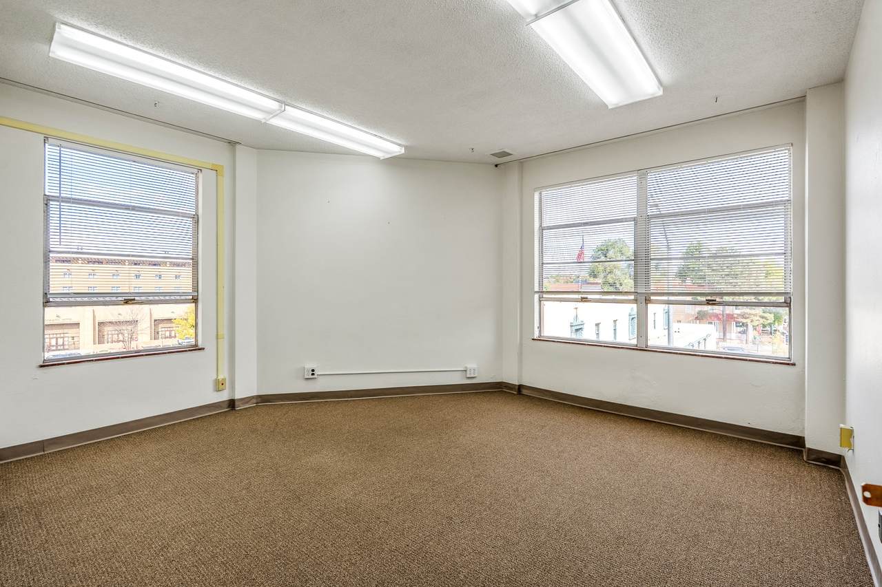 https://bt-photos.global.ssl.fastly.net/santafe/1280_boomver_1_202603181-2.jpg