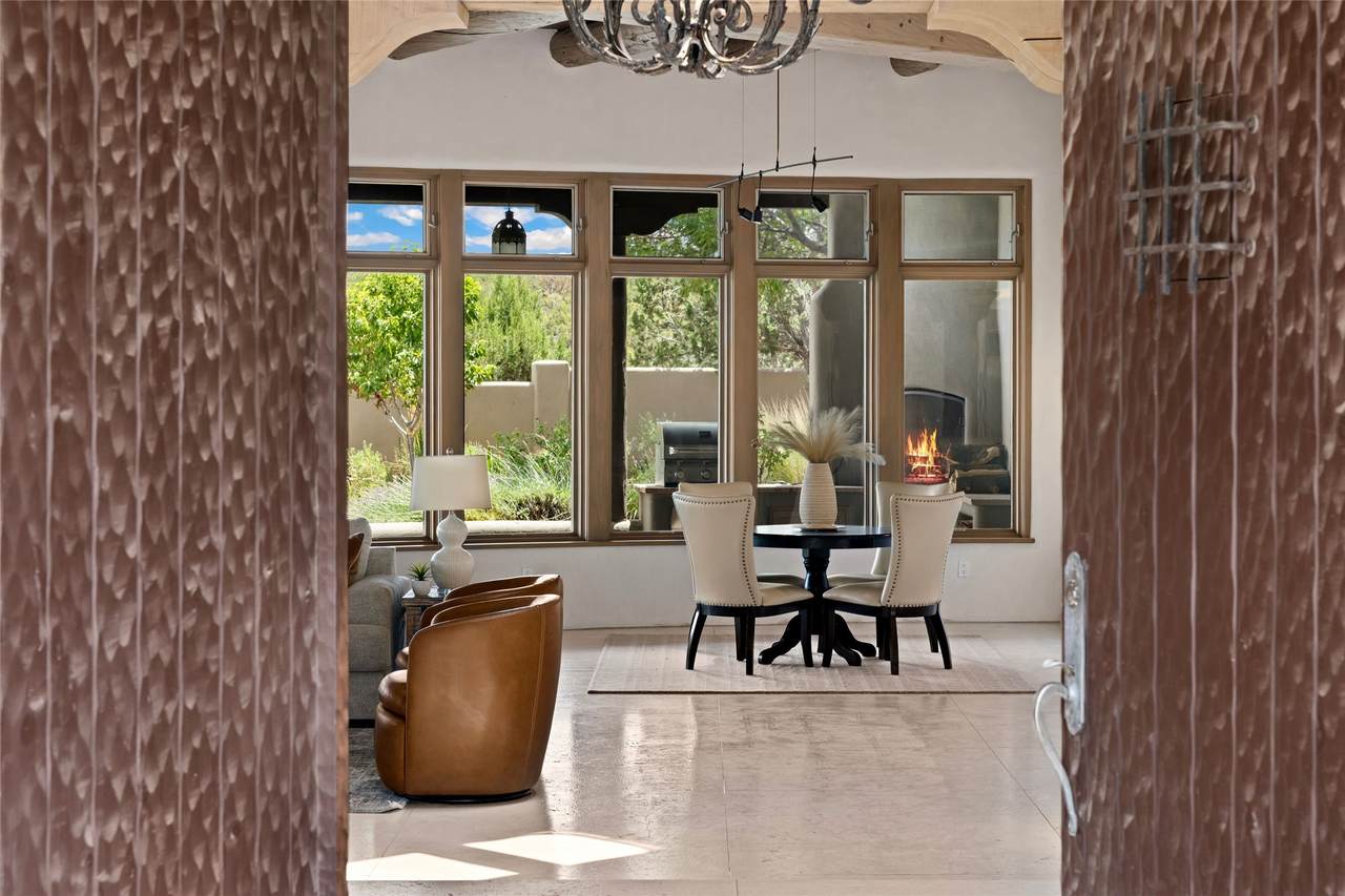 https://bt-photos.global.ssl.fastly.net/santafe/1280_boomver_1_202603258-2.jpg