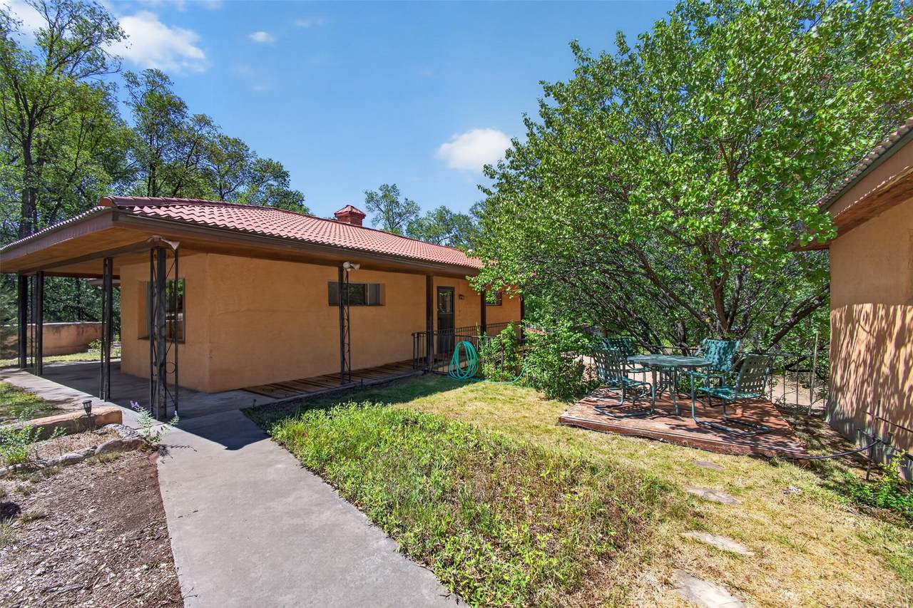139 Tesuque Village - Photo 1