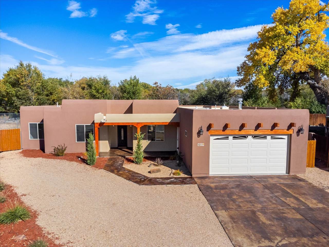 1011 Los Arboles - Photo 1