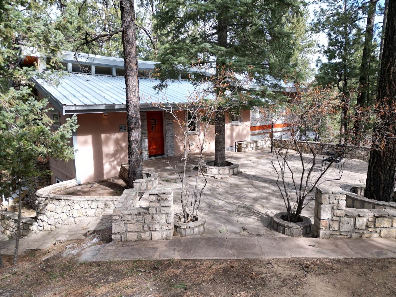 https://bt-photos.global.ssl.fastly.net/santafe/1280_boomver_3_202501294-2.jpg