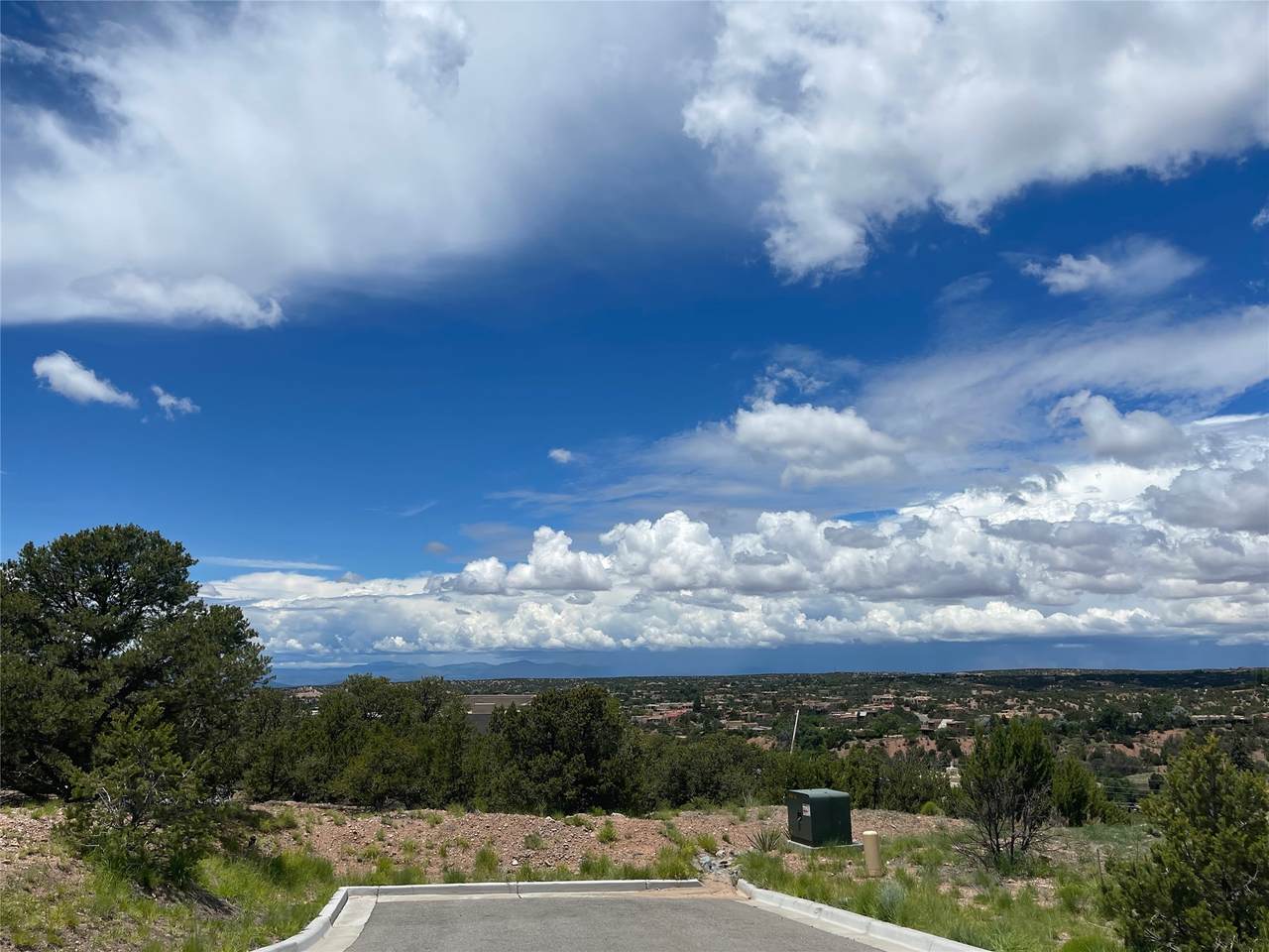 https://bt-photos.global.ssl.fastly.net/santafe/1280_boomver_2_202503038-2.jpg