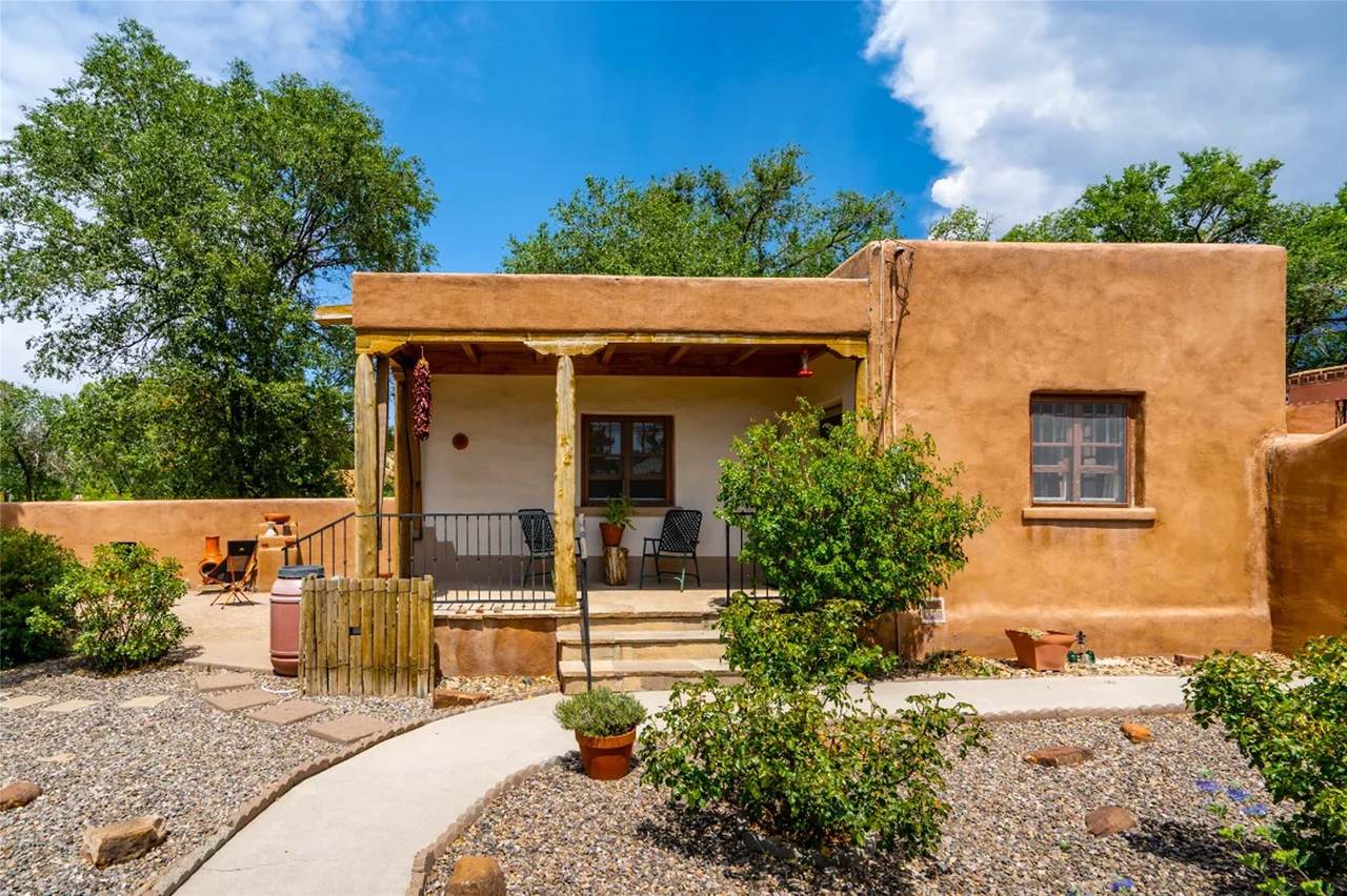 319 West Gomez Road - Photo 1