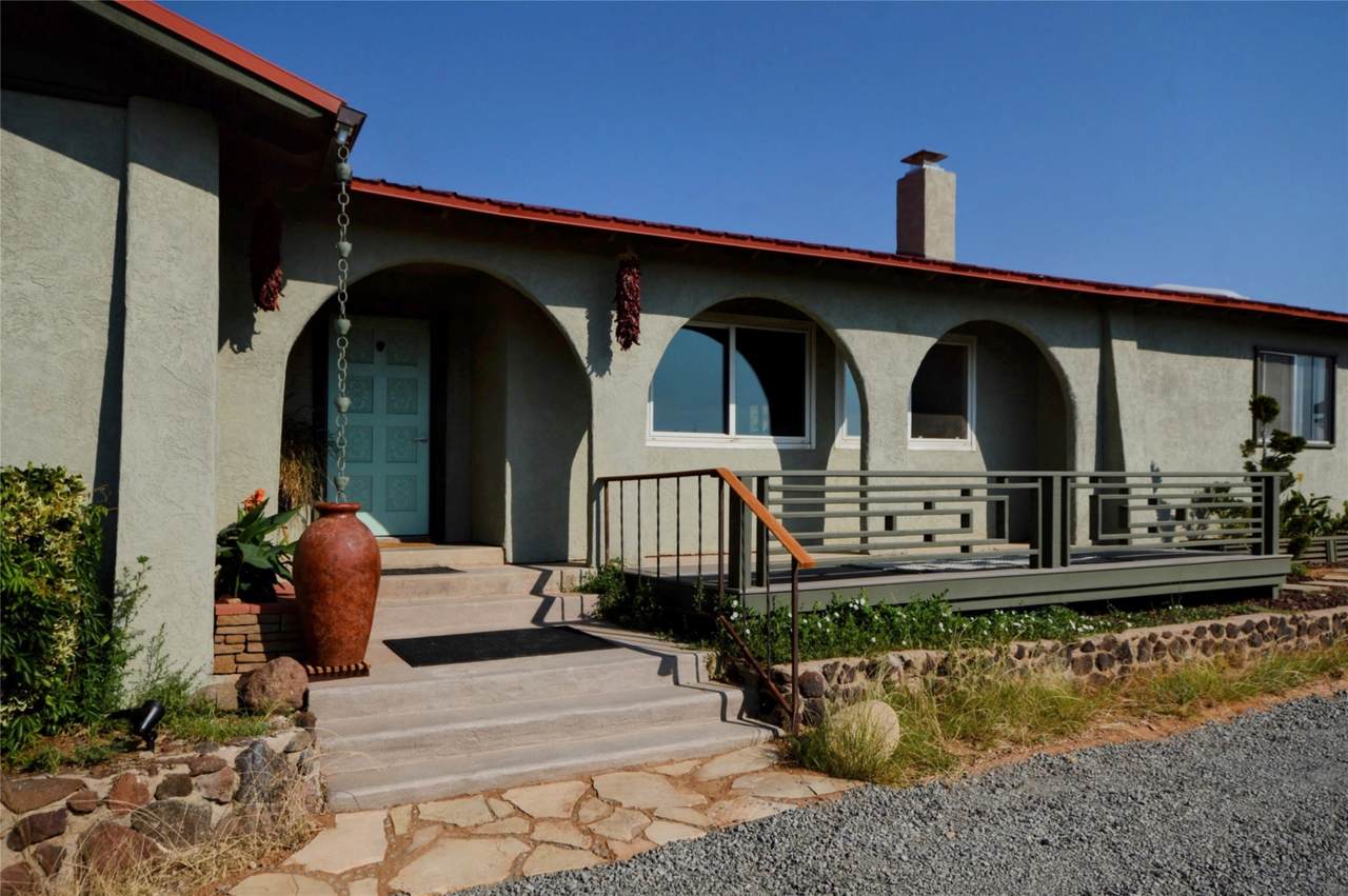 208 Sunrise Road - Photo 1