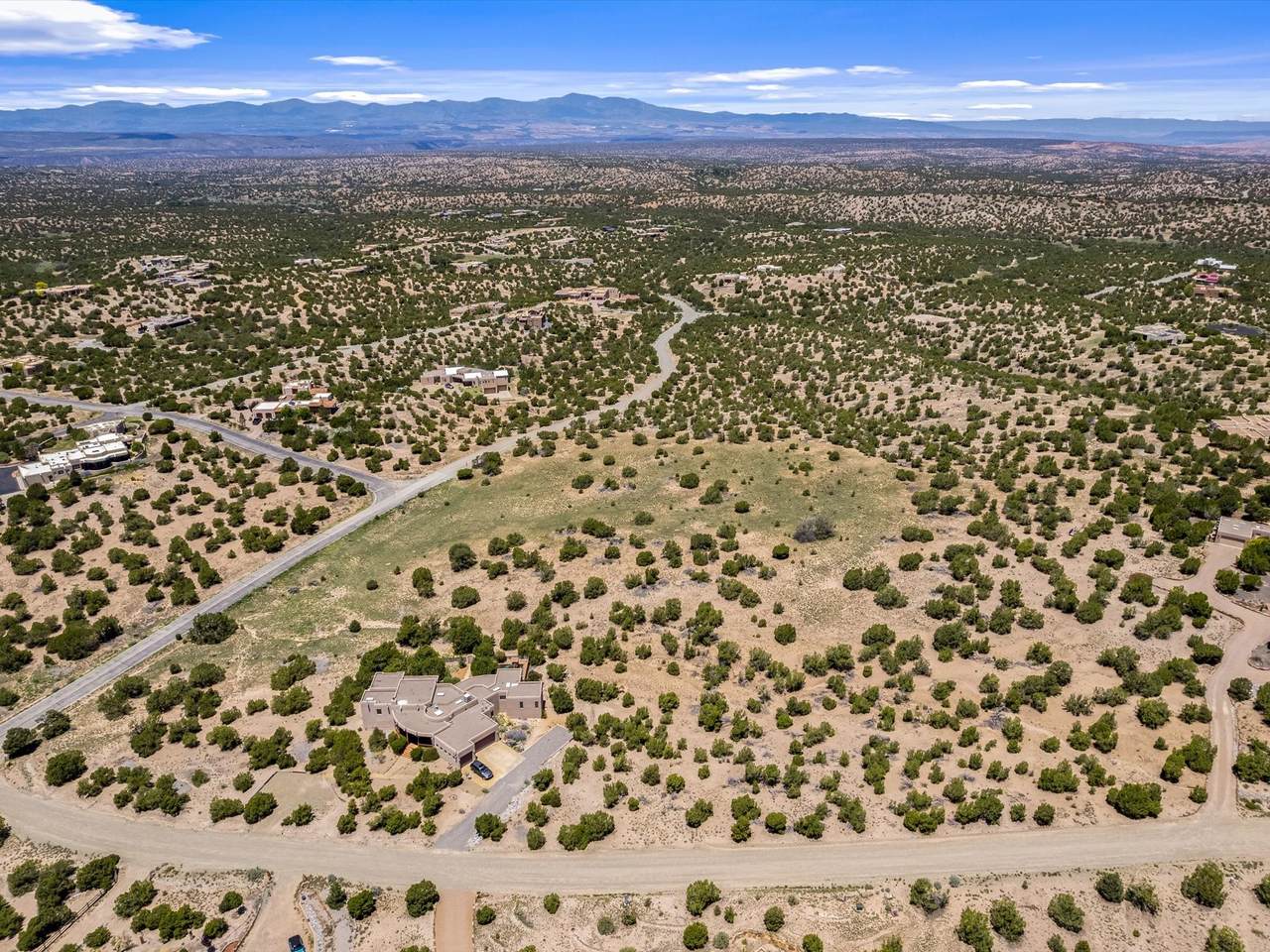 https://bt-photos.global.ssl.fastly.net/santafe/1280_boomver_2_202504237-2.jpg