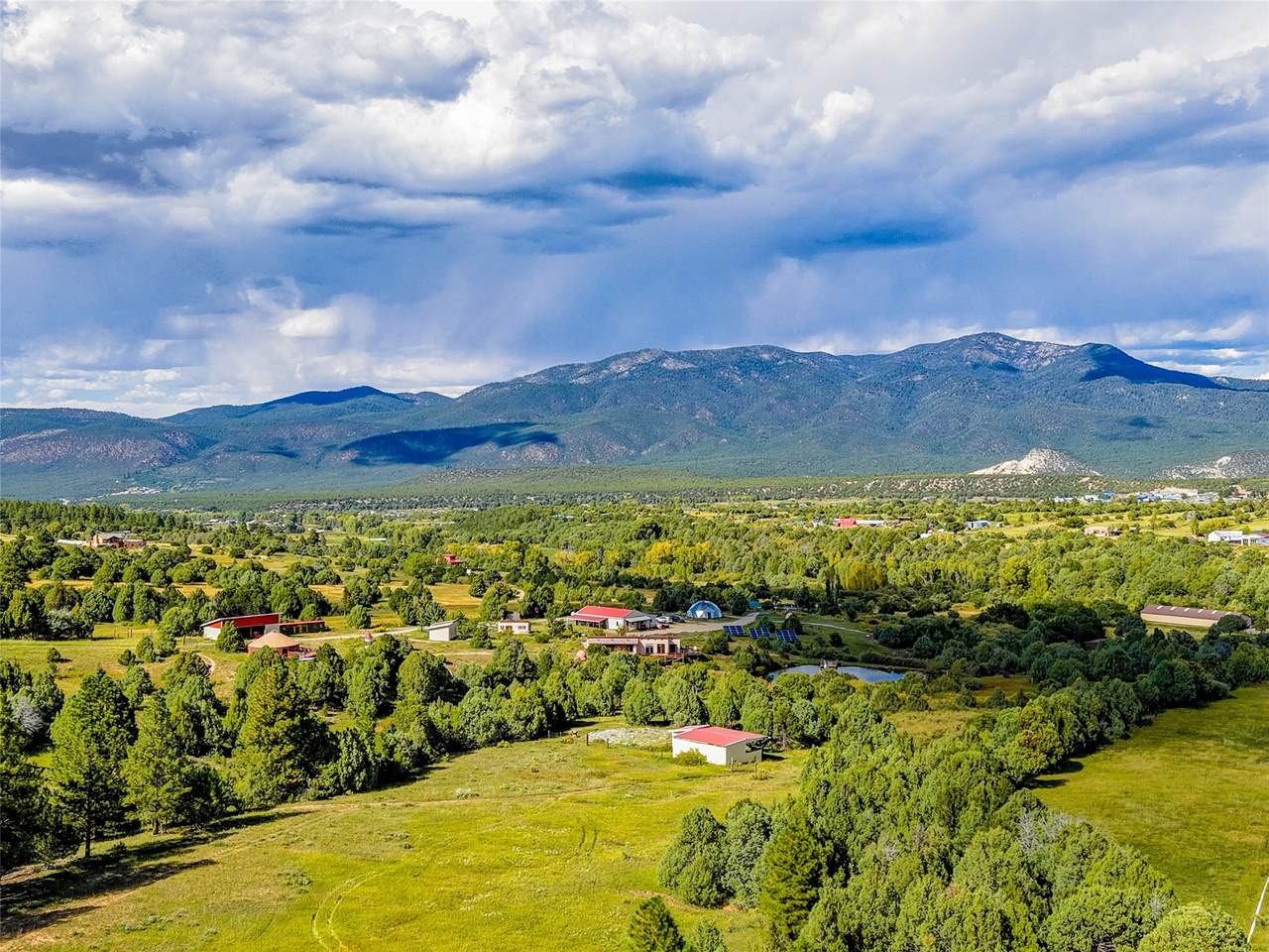 https://bt-photos.global.ssl.fastly.net/santafe/1280_boomver_2_202504310-2.jpg