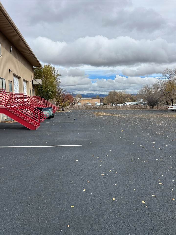 https://bt-photos.global.ssl.fastly.net/santafe/1280_boomver_2_202505174-2.jpg